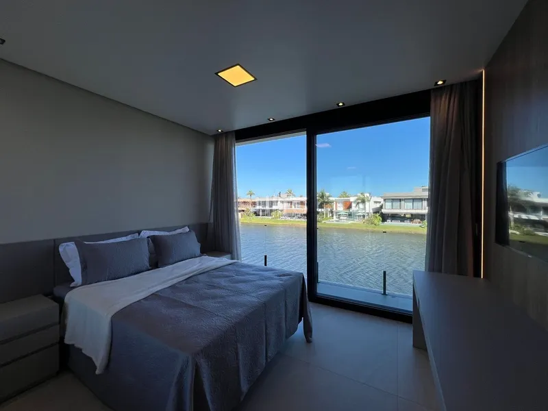 Mansão beira lago com padrão AAA no condomínio Enseada: 21ª foto da galeria de imagens do imóvel