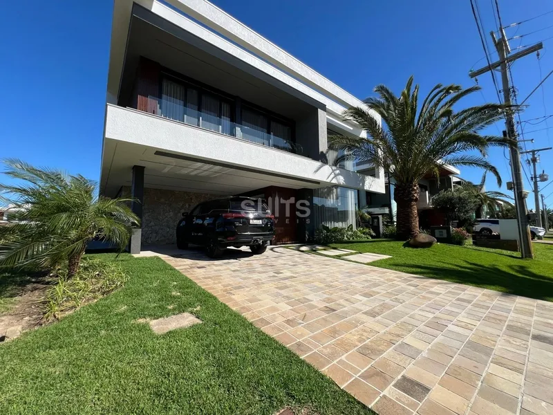 Mansão beira lago com padrão AAA no condomínio Enseada: 2ª foto da galeria de imagens do imóvel