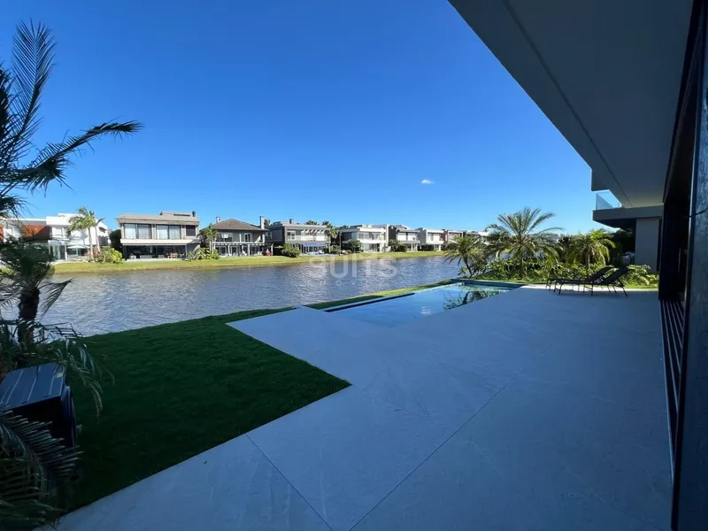 Mansão beira lago com padrão AAA no condomínio Enseada: 27ª foto da galeria de imagens do imóvel