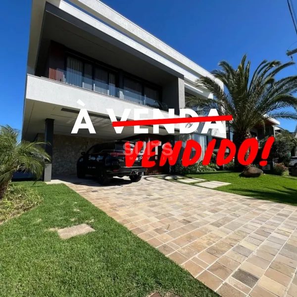 Mansão beira lago com padrão AAA no condomínio Enseada: 1ª foto da galeria de imagens do imóvel