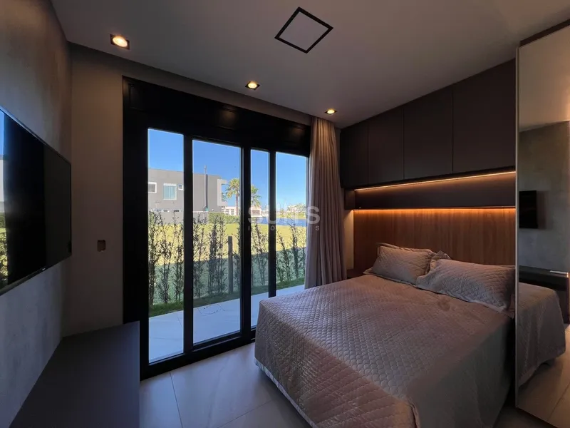 Mansão beira lago com padrão AAA no condomínio Enseada: 26ª foto da galeria de imagens do imóvel