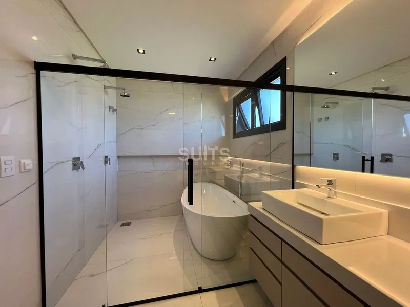 Mansão beira lago com padrão AAA no condomínio Enseada: 24ª foto da galeria de imagens do imóvel