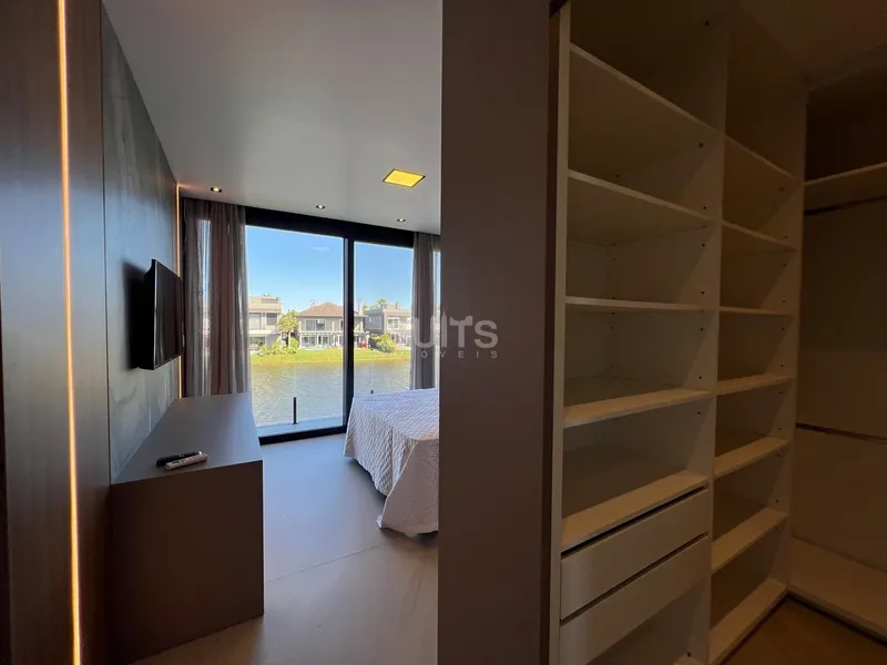 Mansão beira lago com padrão AAA no condomínio Enseada: 28ª foto da galeria de imagens do imóvel