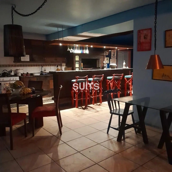 Casa constituída sobre 4 lotes, a poucos metros do mar!: 5ª foto da galeria de imagens do imóvel