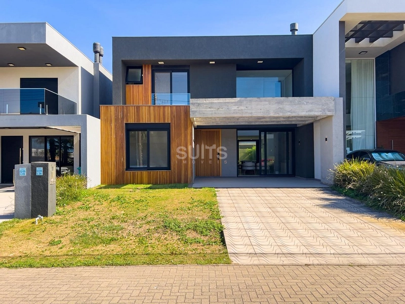 Excelente sobrado no condomínio Blue em Xangri-Lá: 1ª foto da galeria de imagens do imóvel