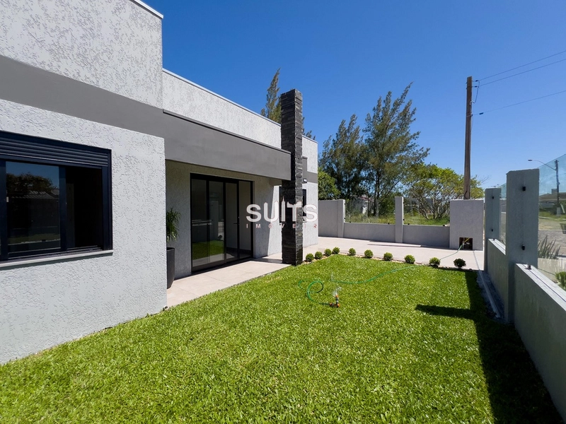 Excelente casa à venda em Atlântida Sul: 2ª foto da galeria de imagens do imóvel