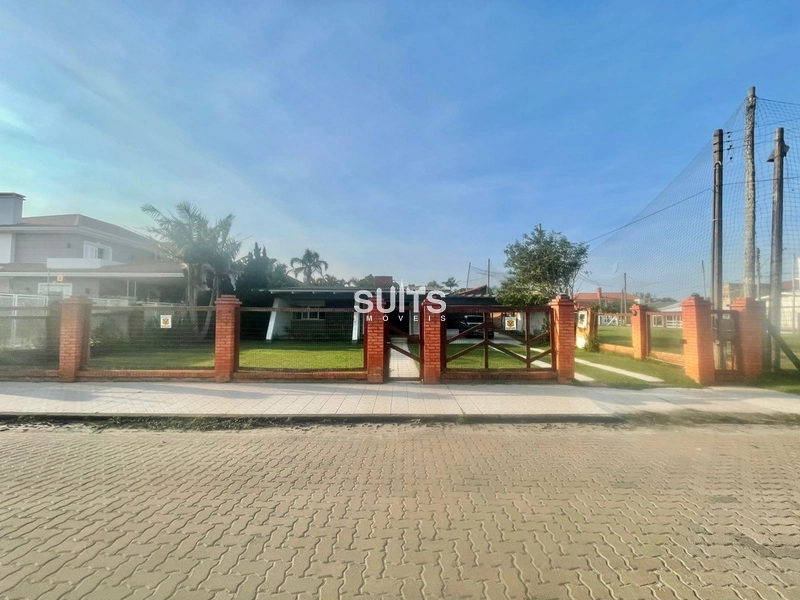 Incrível casa na região da Plataforma na praia de Atlântida: 1ª foto da galeria de imagens do imóvel