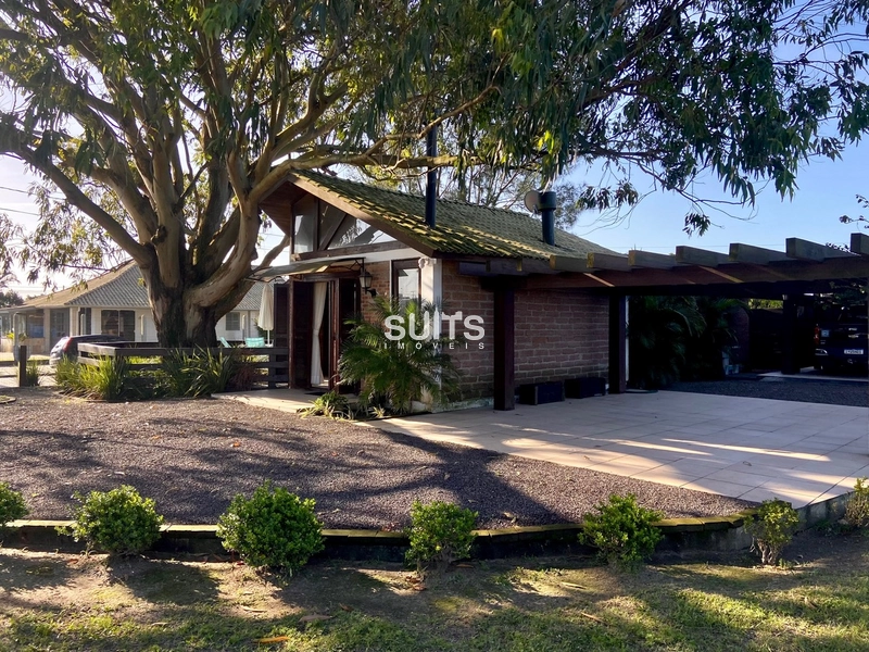 Casa de esquina com 2 terrenos em Noiva do Mar: 1ª foto da galeria de imagens do imóvel