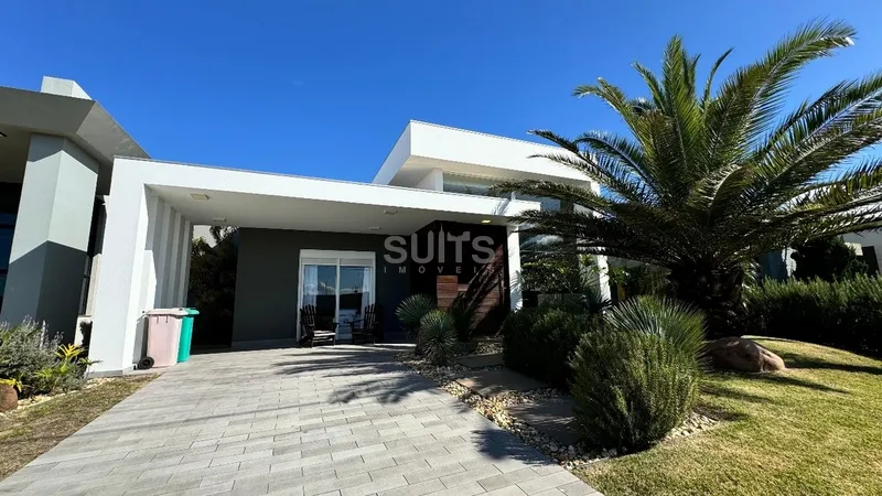 Excelente Casa Beira Lago com Piscina no Condomínio Riviera: 2ª foto da galeria de imagens do imóvel