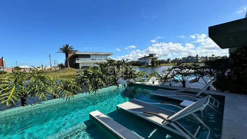 Excelente Casa Beira Lago com Piscina no Condomínio Riviera: 4ª foto da galeria de imagens do imóvel