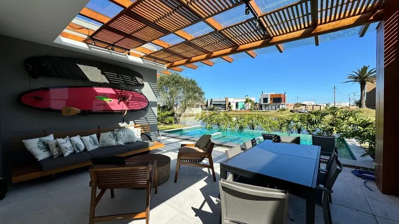 Excelente Casa Beira Lago com Piscina no Condomínio Riviera: 5ª foto da galeria de imagens do imóvel