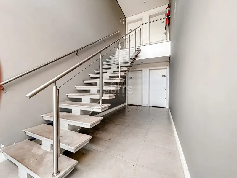 Lindo giardino beira lago no condomínio Rossi em Atlântida: 15ª foto da galeria de imagens do imóvel