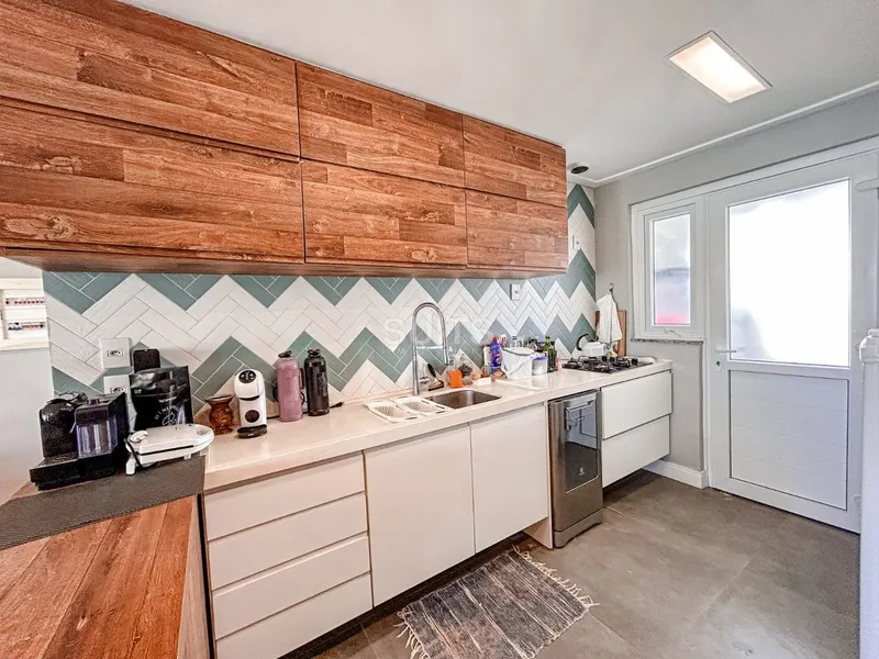 Lindo giardino beira lago no condomínio Rossi em Atlântida: 10ª foto da galeria de imagens do imóvel