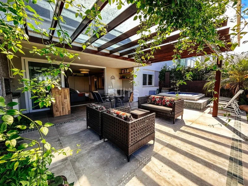 Lindo giardino beira lago no condomínio Rossi em Atlântida: 40ª foto da galeria de imagens do imóvel