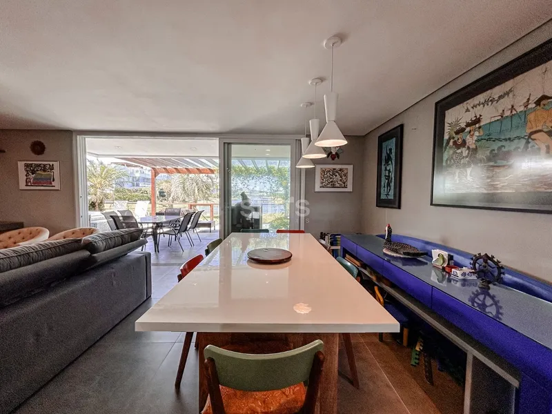 Lindo giardino beira lago no condomínio Rossi em Atlântida: 6ª foto da galeria de imagens do imóvel