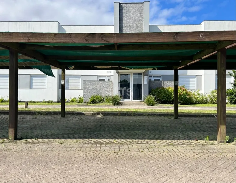 Lindo giardino beira lago no condomínio Rossi em Atlântida: 48ª foto da galeria de imagens do imóvel