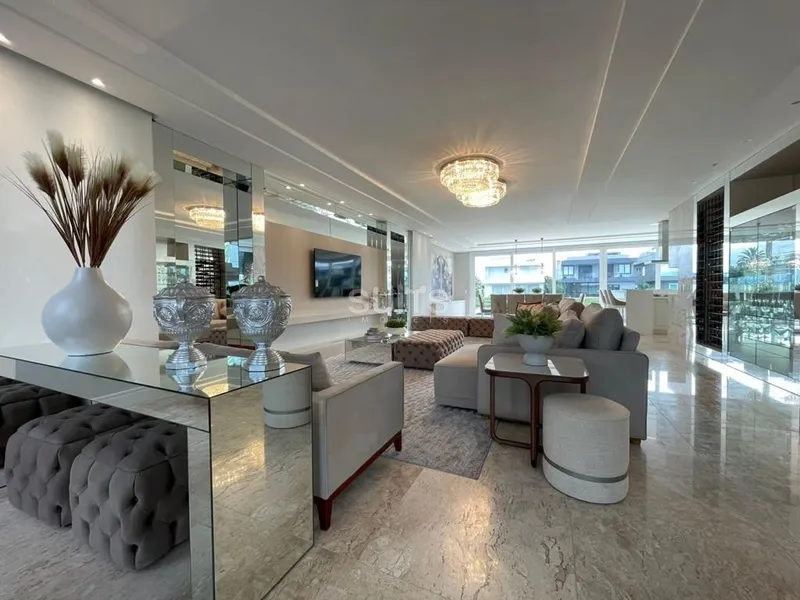 Sobrado com muita sofisticação na beira do lago no cond. Enseada: 4ª foto da galeria de imagens do imóvel