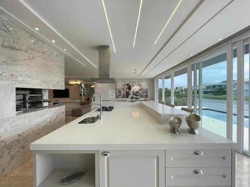 Sobrado com muita sofisticação na beira do lago no cond. Enseada: 12ª foto da galeria de imagens do imóvel