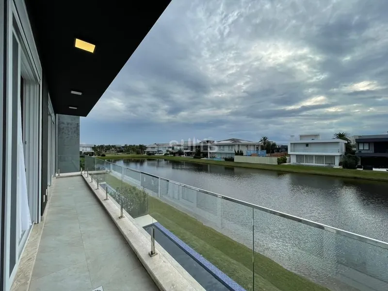 Sobrado com muita sofisticação na beira do lago no cond. Enseada: 28ª foto da galeria de imagens do imóvel