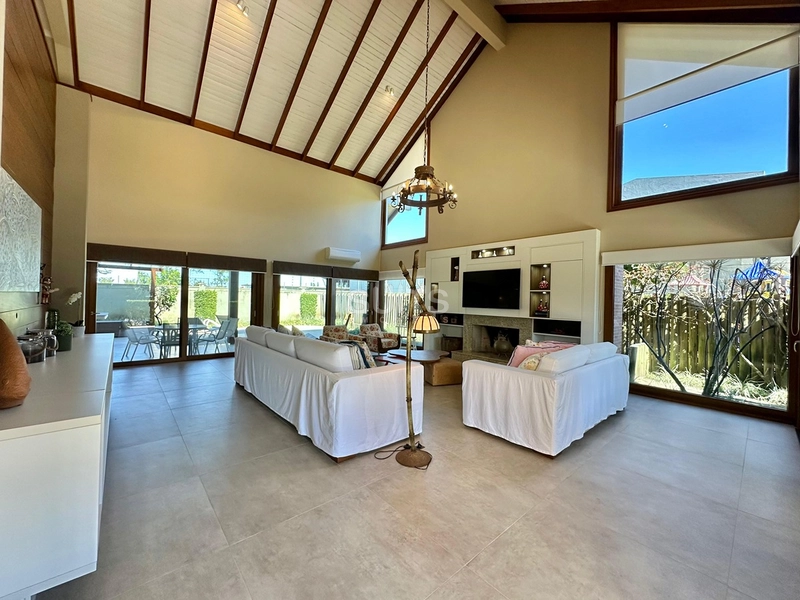 Excelente Mansão de Alto Padrão em Condomínio à Beira-Mar Las Dunas: 2ª foto da galeria de imagens do imóvel