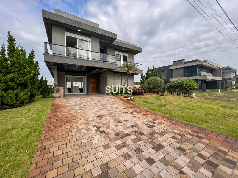 Excelente sobrado à venda no condomínio Costa Serena: 2ª foto da galeria de imagens do imóvel