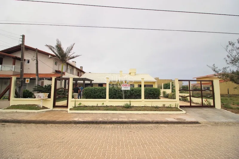 Excelente casa à 30 metros do mar no centro da praia de Xangri-Lá: 2ª foto da galeria de imagens do imóvel