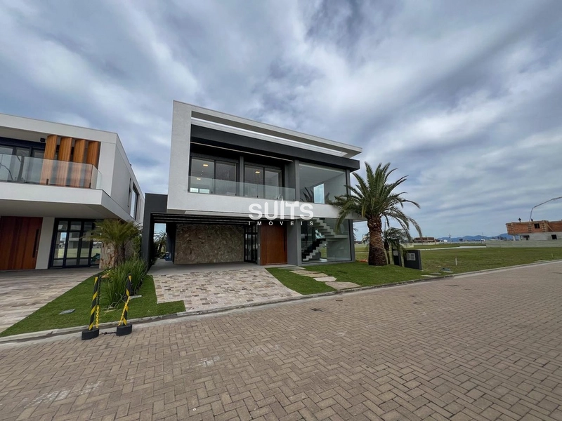 Lindo sobrado beira lago à venda no condomínio Amare em Xangri-lá: 2ª foto da galeria de imagens do imóvel