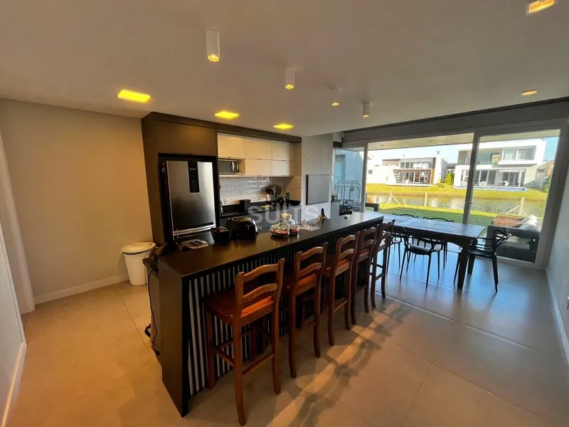 Excelente sobrado beira lago no Condomínio Riviera: 5ª foto da galeria de imagens do imóvel