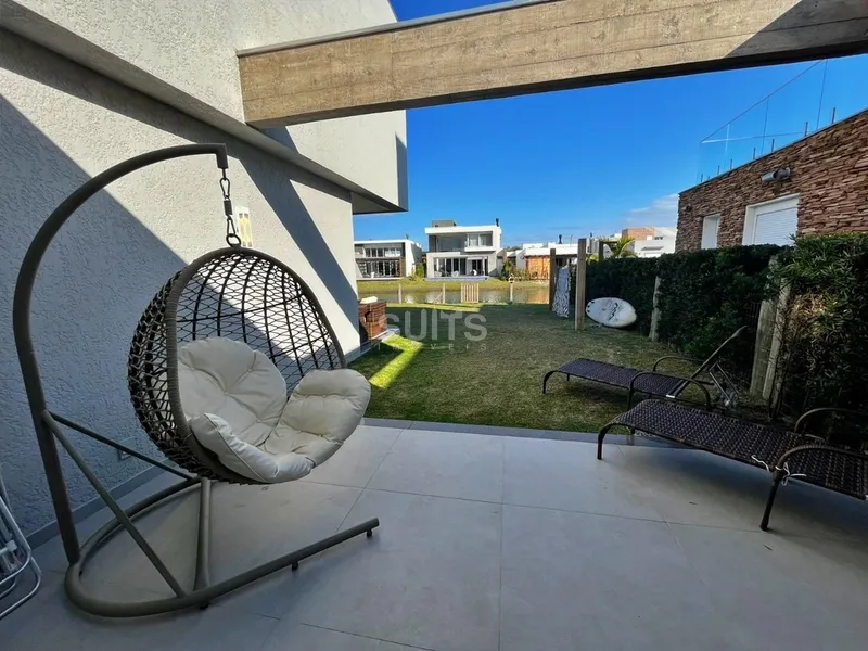 Excelente sobrado beira lago no Condomínio Riviera: 8ª foto da galeria de imagens do imóvel