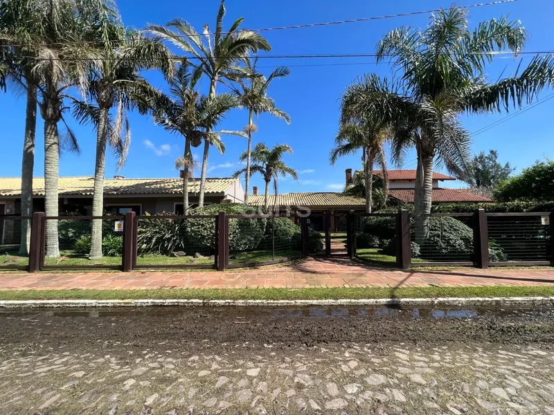 Casa térrea em excelente localização no Centro de Xangri-Lá: 1ª foto da galeria de imagens do imóvel