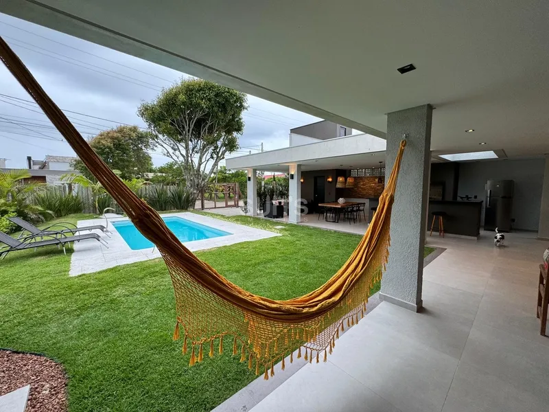 Excelente casa com 02 terrenos próxima do mar no centro de Xangri-Lá: 2ª foto da galeria de imagens do imóvel