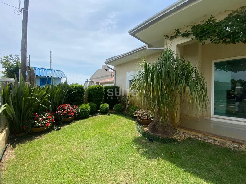 Excelente casa à venda no centro de Xangri-Lá: 3ª foto da galeria de imagens do imóvel