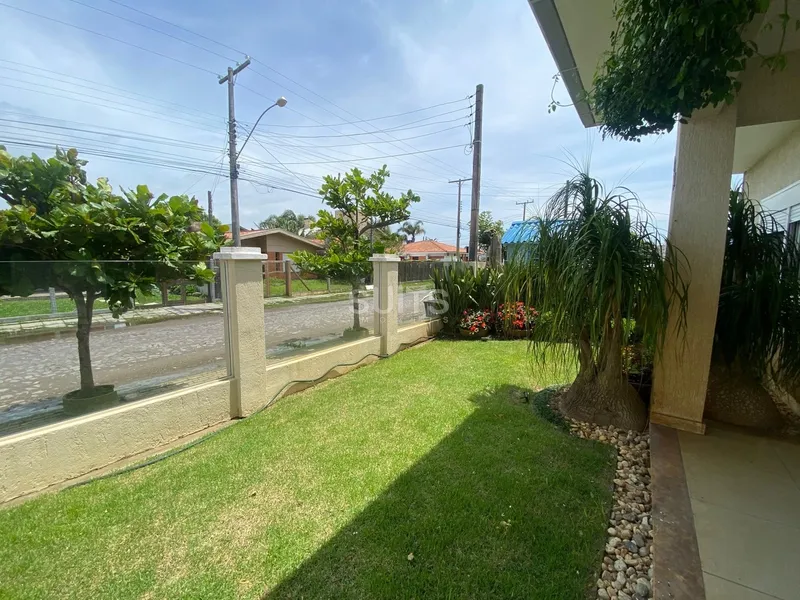 Excelente casa à venda no centro de Xangri-Lá: 4ª foto da galeria de imagens do imóvel