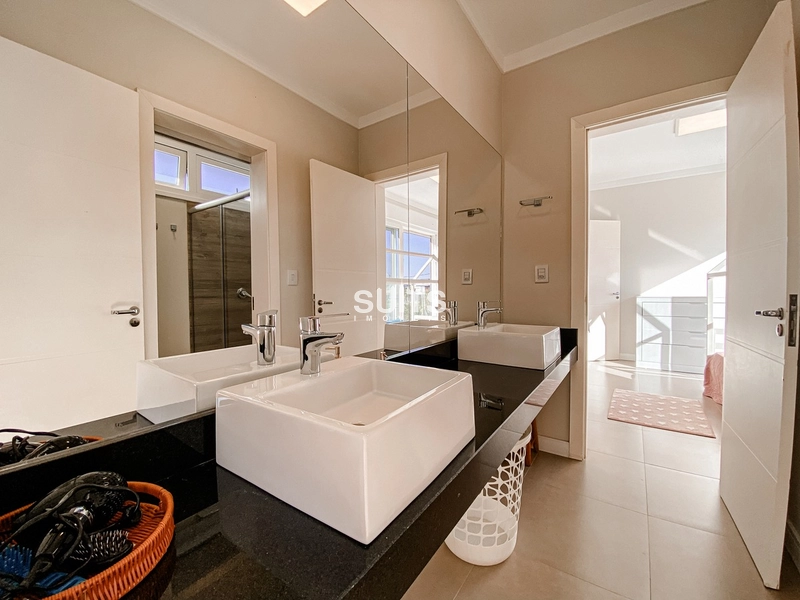 Excelente sobrado com ótima localização no condomínio Quintas do Lago: 15ª foto da galeria de imagens do imóvel