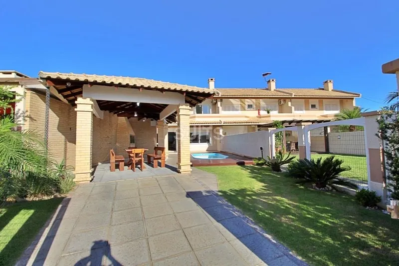 Excelente duplex sobrado muito bem localizado no Centro de Xangri-Lá: 3ª foto da galeria de imagens do imóvel