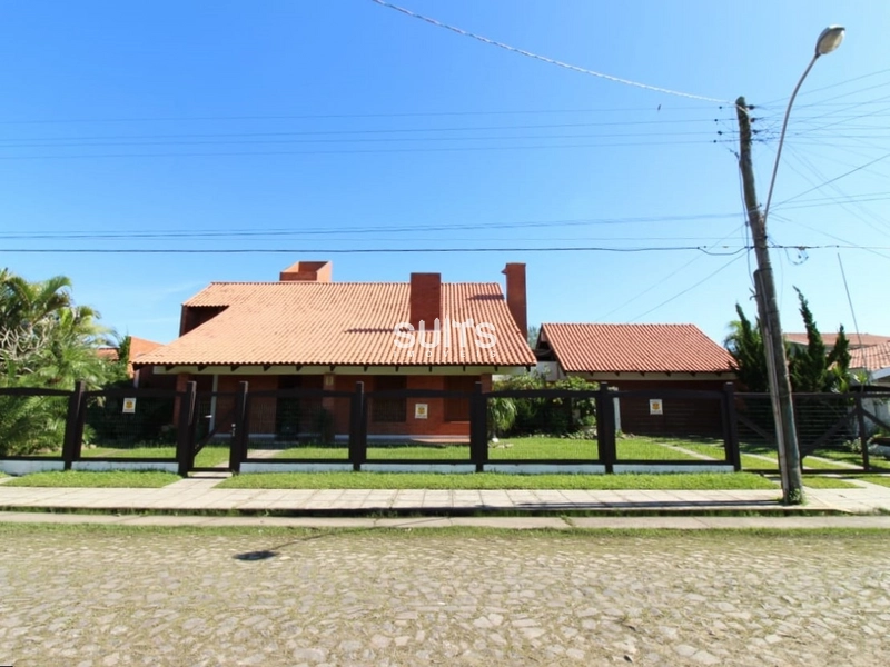 Ótimo sobrado com 02 terrenos no centro de Xangri-Lá: 1ª foto da galeria de imagens do imóvel