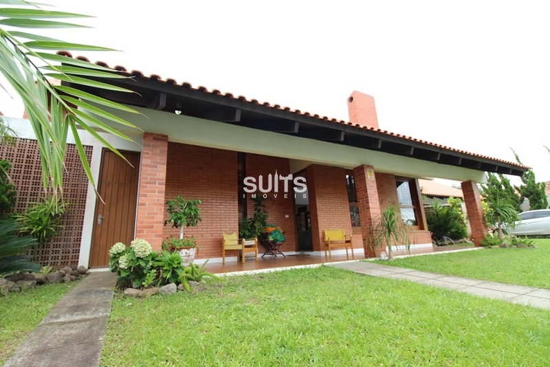 Ótimo sobrado com 02 terrenos no centro de Xangri-Lá: 2ª foto da galeria de imagens do imóvel