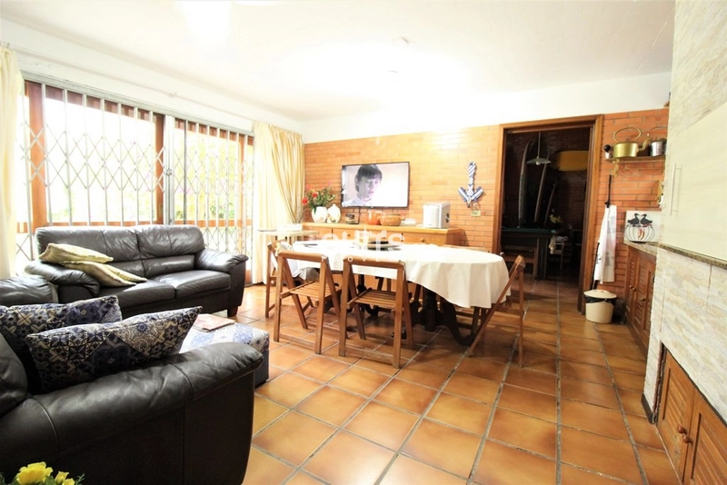 Ótimo sobrado com 02 terrenos no centro de Xangri-Lá: 9ª foto da galeria de imagens do imóvel