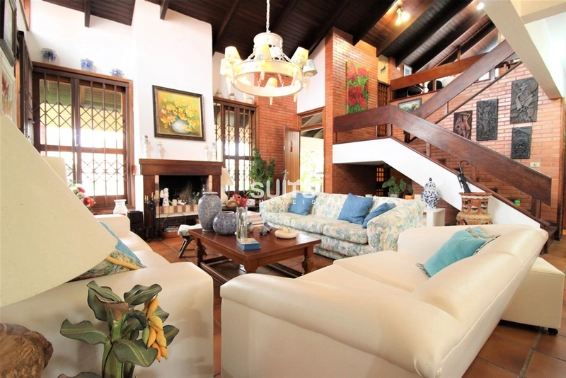 Ótimo sobrado com 02 terrenos no centro de Xangri-Lá: 3ª foto da galeria de imagens do imóvel