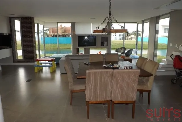 Excelente sobrado no condomínio Malibu: 3ª foto da galeria de imagens do imóvel