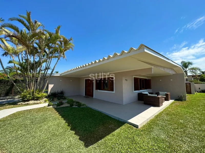 Linda Casa de esquina na praia de Atlântida: 9ª foto da galeria de imagens do imóvel