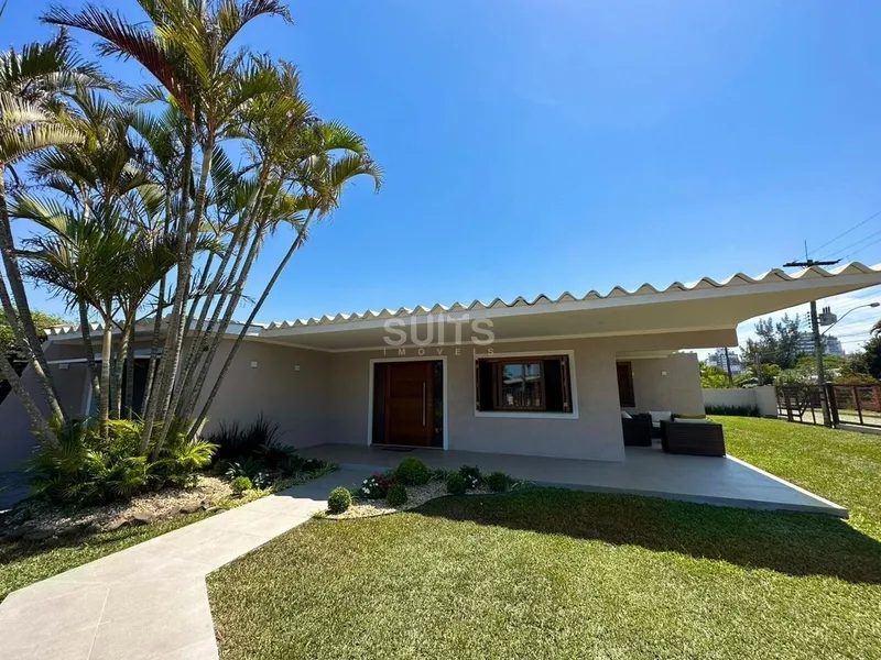Linda Casa de esquina na praia de Atlântida: 5ª foto da galeria de imagens do imóvel