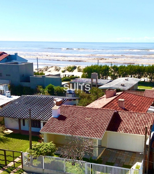 Excelente casa à 01 quadra do mar no Centro de Xangri-Lá: 1ª foto da galeria de imagens do imóvel