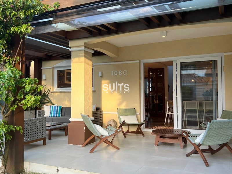 Lindo sobrado à venda no condomínio Villas Resort: 2ª foto da galeria de imagens do imóvel