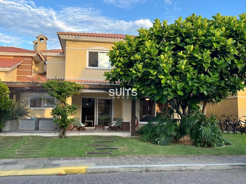 Lindo sobrado à venda no condomínio Villas Resort: 1ª foto da galeria de imagens do imóvel