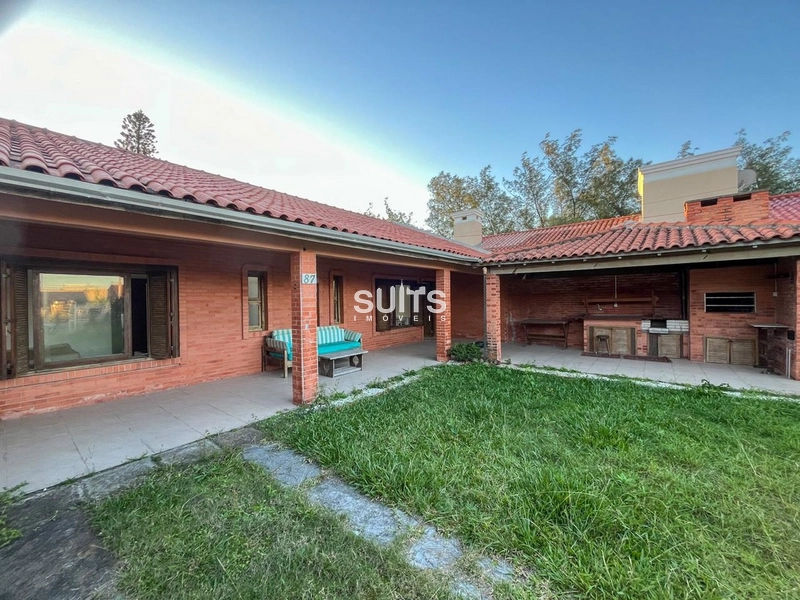 Excelente casa à venda no Centro de Xangri-lá: 1ª foto da galeria de imagens do imóvel