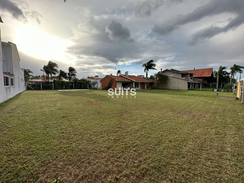 EXCELENTE CASA COM DOIS TERRENOS: 1ª foto da galeria de imagens do imóvel