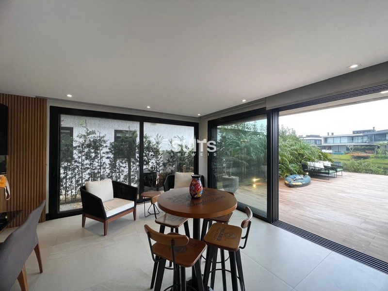 Lindíssimo sobrado beira lago à venda no condomínio Sense: 8ª foto da galeria de imagens do imóvel