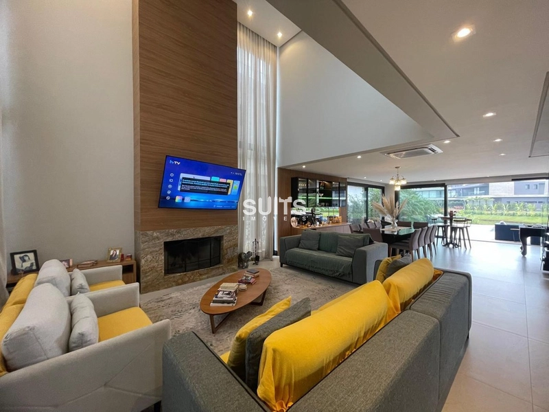 Lindíssimo sobrado beira lago à venda no condomínio Sense: 2ª foto da galeria de imagens do imóvel