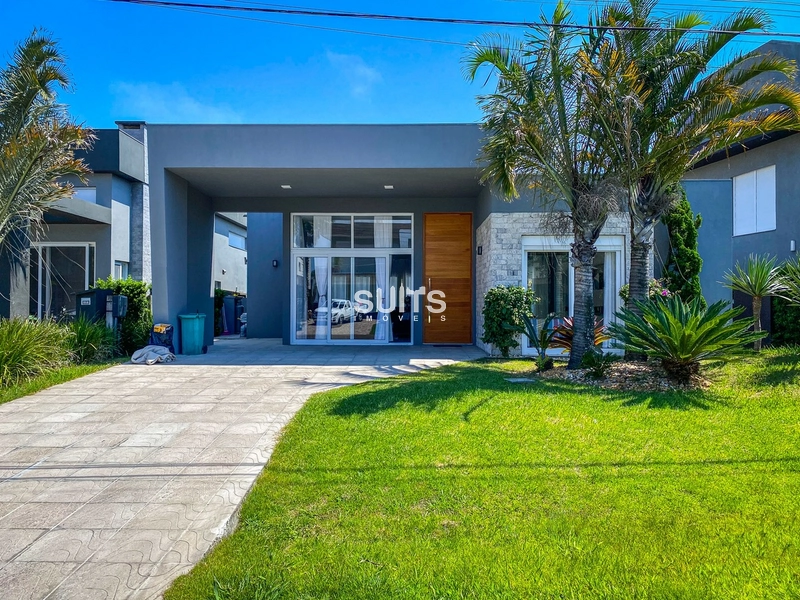 Incrível casa térrea beira lago no condomínio Enseada: 1ª foto da galeria de imagens do imóvel